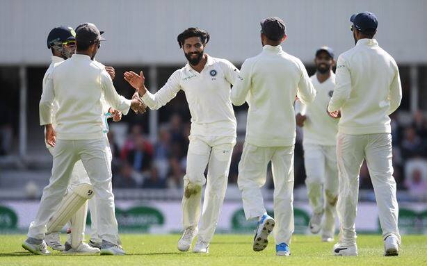 શાસ્ત્રીએ પ્રેસ કોન્ફરન્સ દરમિયાન કહ્યું હતું કે જાડેજા સાથે સમસ્યા એ હતી કે તેના ખભા જકડી ગયા હતા જેથી ઓસ્ટ્રેલિયાના આવ્યાના ચાર દિવસ પછી તેને ઇંજેક્શન આપવામાં આવ્યા હતા. અસર થવામાં થોડો સમય લાગ્યો હતો. જ્યારે તે ભારતમાં હતો ત્યારે જ તેના ખભામાં દુખાવો હતો આમ છતા તે ઘરેલું ક્રિકેટ રમ્યો હતો. ઓસ્ટ્રેલિયા આવ્યા પછી ફરી પરેશાની થઈ હતી.