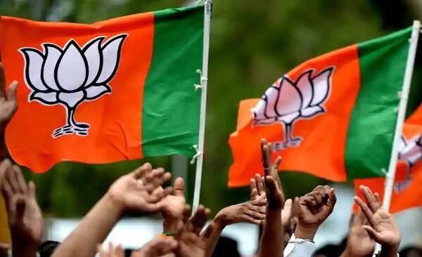 ભાજપના સાથી પક્ષોને પણ 28 બેઠકોનું નુકસાન થઈ શકે છે. ભાજપને 2014ની લોકસભા ચૂંટણીમાં 282 બેઠકો મળી હતી જેમાં તેની સહયોગી પાર્ટીઓની 54 બેઠકો હતી. જોકે હાલ ઘણી સહયોગી પાર્ટી ભાજપથી અલગ થઈ ચૂકી છે. બીજી બાજુ રિપોર્ટમાં કહેવામાં આવ્યું છે કે, કોંગ્રેસને 63 બેઠકોનો ફાયદો થઈ શકે છે. તેને લગભગ 107 બેઠક મળશે. 2014માં કોંગ્રેસને માત્ર 44 બેઠકો મળી હતી. 