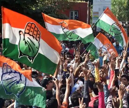 વડોદરા: કોંગ્રેસના રાષ્ટ્રીય પ્રમુખ રાહુલ ગાંધીએ શક્તિગ્રુપ બનાવ્યું છે. જેમાં કોંગ્રેસના કાર્યકરોને જોડવામાં આવ્યા છે. આ કાર્યકરો પાસેથી લોકસભાના ઉમેદવારના નામનું સૂચન માંગતા ગુજરાતના પ્રભારી ફોન કરે છે. જેમાં કાર્યકર પાસેથી જે તે લોકસભા બેઠકના એક ઉમેદવારનું નામ સુચન કરવામાં આવે છે.