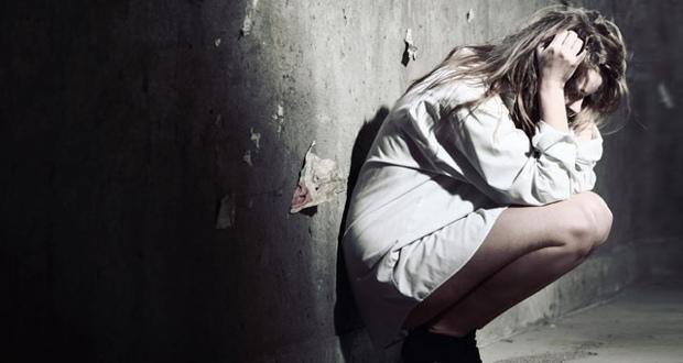 માહિતી પ્રમાણે, ગઇ ઓગસ્ટ 2017ના અરસામાં કામરેજના રુઢવાડા ગામે સુભાષ વસાવા પોતાની પત્ની ફાલ્ગુની વસાવા સાથે રહેતો હતો, જ્યાં તેનો એક મિત્ર સુમન વસાવા એક દિવસ રહેવા માટે તેના ઘરે આવ્યો હતો, રાત્રે બધા સુઇ ગયા ત્યારે સુમને સુભાષની પત્ની ફાલ્ગુની સાથે અડપલા અને છેડતી કરી હતી. આ મામલે સવારે પત્નીએ સુભાષને વાત કરતાં સુભાષે મિત્ર સુમનને પોતાના દૂધના ટેમ્પોમાં લઇ જઇ ડ્રાઇવર કૈલાશ ચૌધરીની મદદથી માર માર્યો હતો. સુમનને માથાના ભાગે ટૉમી અને દૂધના કેનનો માર મારતાં તે મૃત્યુ પામ્યો હતો. જોકે હત્યા કર્યા બાદ બન્ને જણા ભાગી ગયા હતા.