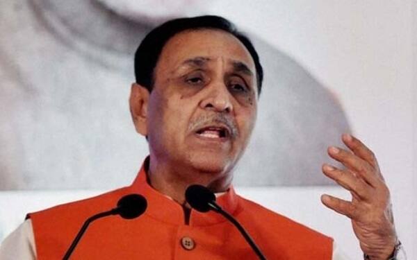 31મી ડિસેમ્બરને ધ્યાનમાં રાખીને પોલીસને ખાસ સૂચના આપવામાં આવી છે. ગુજરાતમાં ન્યૂ યર દરમિયાન દારૂની રેલમછેલ ન થાય તેવું આયોજન કર્યું હોવાનું સીએમ રૂપાણીએ જણાવ્યું છે. સીએમ રૂપાણીએ કહ્યું હતું કે, 31મી ડિસેમ્બરનાં રોજ લોકો દારૂની મહેફિલોનું આયોજન કરે છે જેને રોકવા પોલીસને કડક સૂચના આપવામાં આવી છે.