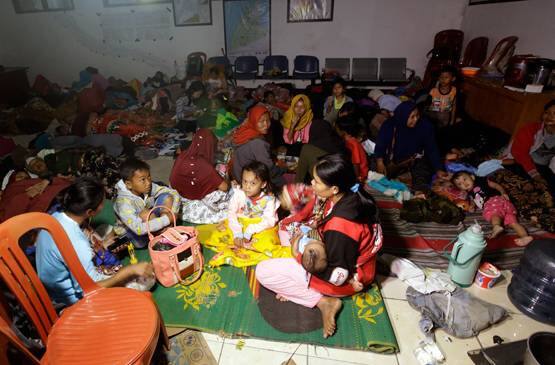 સુનામીની એક જ ઝપેટમાં 281 લોકો સમુદ્રમાં વહી ગયા હતા. સુનામીની આ લહેરો 15 થી 20 મીટર ઉંચી હતી, જેના કારણે કોઇને પણ બચવાનો મોકો મળ્યો નહી.