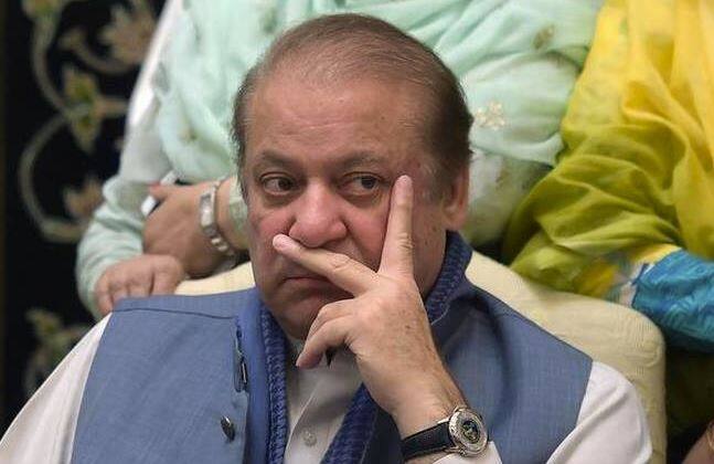 ધ ડૉનના અહેવાલ મુજ, ફેંસલો સાંભળવા માટે નવાઝ શરીફ અદાલતમાં હાજર હતા. જજ અરશદ મલિકે નવાઝ કોર્ટ રૂમમાં પહોંચ્યાના ગણતરીની મિનિટોમાં જ ફેંસલો સંભળાવ્યો હતો. જજે ચુકાદામાં જણાવ્યું કે, ફ્લેગશિપ ઇન્વેસ્ટમેન્ટ મામલામાં આરોપી સામે કોઈ કેસ બનતો નથી. અલ અજીજિયા સ્ટીલ મિલ કેસમાં તેમના પર આરોપ સાબિત થાય છે.