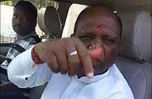 યુવાને ઉગ્ર રજૂઆત કરતાં ગુજરાત ભાજપના કયા નેતાએ યુવાનને જાહેરમાં ખખડાવી નાખ્યો? જાણો વિગત