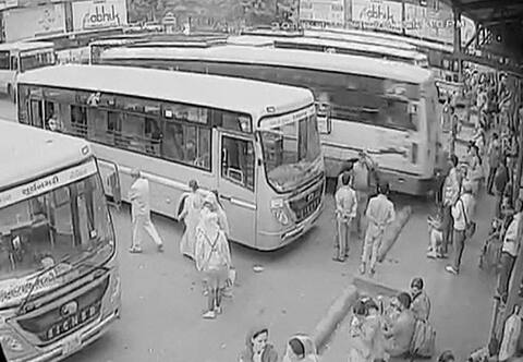 નવસારીમાં 3ને કચડનાર ST બસનો ડ્રાઈવર કેટલાં દિવસ પહેલાં નોકરી લાગ્યો હતો? જાણીને ચોંકી જશો નવસારીમાં 3ને કચડનાર ST બસનો ડ્રાઈવર કેટલાં દિવસ પહેલાં નોકરી લાગ્યો હતો? જાણીને ચોંકી જશો