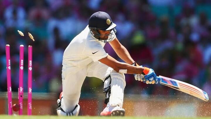 રોહિતે પહેલી ટેસ્ટમાં પોતાની બેટિંગનો જલવો બતાવ્યો ન હતો, પહેલી ઇનિંગમાં 37 રન અને બીજી ઇનિંગમાં 1 રન કરી પેવેલિયન ભેગો થયો હતો. હવે જો ત્રીજી ટેસ્ટમાં સ્થાન મળે છે તો રોહિત માટે સારા પરફોર્મન્સની આશા સાથે રમવું પડેશે.