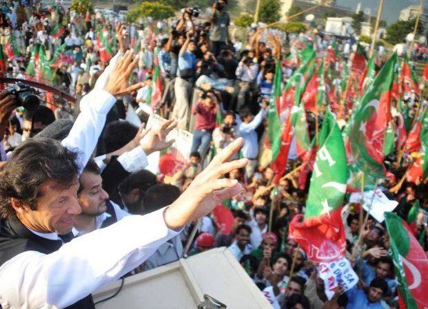 ઈમરાન ખાને લાહોરમાં આયોજિત એક કાર્યક્રમમાં કહ્યું હતું કે, પાકિસ્તાનમાં ધાર્મિક લઘુમતીઓની તેમના ઉચિત અધિકાર મળે તે સુનિશ્ચિત કરવા યોગ્ય પગલાં ભરી રહી છે.