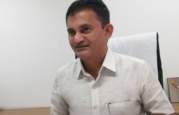 સાતવે લખ્યું છે કે, વિપક્ષના નેતા પરેશ ધાનાણીના પિતાશ્રીનું અચાનક અવસાન થતાં દુઃખની લાગણી અનુભવી રહ્યો છું. ભગવાન ધાનાણી પરિવારને આ દુઃખ સહન કરવાની શક્તિ આપે. સદગતની આત્માની શાંતિ માટે હું પ્રાર્થના કરું છું.