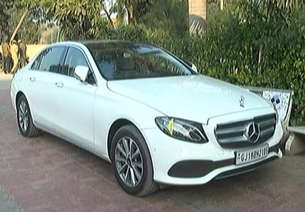 પોલીસે આ તમામની ધરપકડ કરીને સિવિલ હોસ્પિટલમાં તપાસ અર્થે મોકલવામાં આવ્યા હતાં. આ તમામને મેડિકલ ટેસ્ટ માટે સિવિલ હોસ્પિટલ લઈ જવામાં આવ્યાં હતાં.