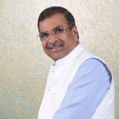 કલોલના ધારાસભ્ય બળદેવજી ઠાકોર પણ લોકસભાના ઉમેદવાર માનવામાં આવી રહ્યા છે. આમ કોંગ્રેસના ચાલુ ધારાસભ્યોને જ સાંસદ બનવાના અભરખા જાગ્યા છે. હવે હાઇકમાન્ડ કેટલાંને ટિકિટ આપી લોકસભા ચૂંટણી મેદાનમાં ઉતારશે તે જોવાનું રહ્યું. દાવેદારોએ અત્યારથી જ લોબિંગ શરૂ કરી દિલ્હીના આંટાફેરા કરવા માંડ્યા છે.