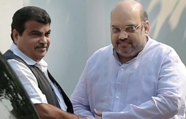 ગડકરીએ જાહેરમાં અમિત શાહ અને મોદી સામે મોરચો માંડ્યો છે. નિતિન ગડકરીએ આ રાજ્યોમાં ભાજપની હાર માટે પક્ષના ટોચના નેતાને જવાબદાર ઠેરવ્યા છે. તેમણે જણાવ્યું કે જો વિધાનસભા કે કોઇ પણ ચૂંટણીમાં સાંસદો અને ધારાસભ્યો સારો દેખાવ ન કરી શકે તો તેના માટે પક્ષ પ્રમુખ જ જવાબદાર ગણાય છે.