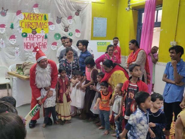 સચિન તેંડુલકરે એક સંસ્થા દ્વારા સંચાલિત એનજીઓમાં બાળકો સાથે સમય વીતાવ્યા હતો. સચિનને આ રીતે જોઈ ત્યાં હાજર રહેલા બાળકો પણ ખુશ થઈ ગયા હતા.
