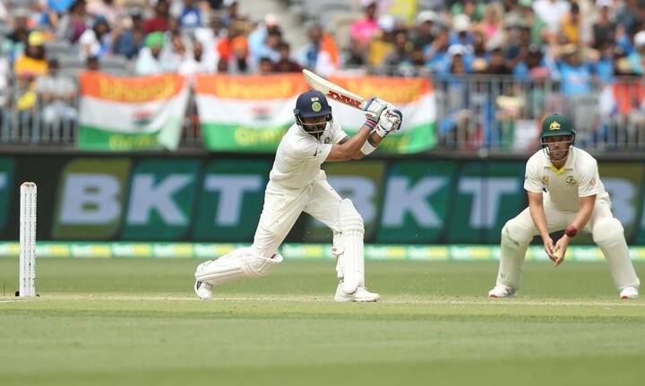 કોહલી 82 રન બનાવાની સાથે એક વર્ષમાં વિદેશમાં સૌથી વધુ રન બનાવનારો ભારતીય ખેલાડી બની ગયો છે. કોહલીએ 2018ના વર્ષમાં 1138 રન બનાવ્યા છે.