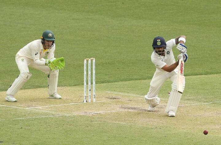 રાહુલ દ્રવિડે 2002ના કેલેન્ડર વર્ષમાં વિદેશમાં 1137 રન બનાવ્યા હતા. મોહિન્દર અમરનાથે 1983માં વિદેશમાં 1065 રન બનાવ્યા હતા. સુનીલ ગાવસ્કરે 1971માં વિદેશમાં 918 રન બનાવ્યા હતા.