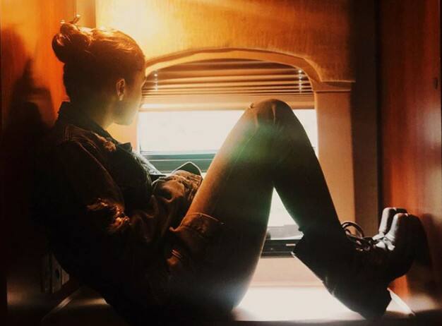 ઉલ્લેખનીય છે કે કરણ જોહર પોતાની અપકમિંગ ફિલ્મ 'કલંક'ના શૂટિંગમાં વ્યસ્ત છે, છતાં નેહા ધૂપિયાના શૉમાં ભાગ લીધો હતો. કરણના મતે 'કલંક'માં આલિયાએ કેટલાય કલાકારો સાથે અભિનય કર્યો છે, તેનું કામ અદભૂત છે, તેમનું કહેવુ છે કે આલિયાની પ્રસ્તુતિ જોઇને હું ભાવુક થઇ ગયો હતો અને બાદમાં રડવા લાગ્યો હતો. 