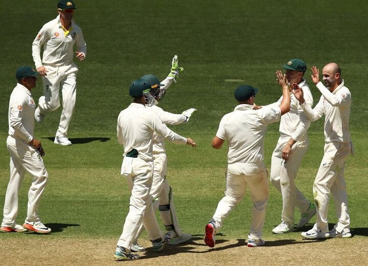 મેલબોર્નઃ ભારતીય ટીમ ત્રીજી ટેસ્ટમાં મજબૂત સ્થિતિમાં છે. 4 મેચની પ્રથમ બે ટેસ્ટ બાદ બંને ટીમો 1-1ની બરોબરી પર છે. પ્રથમ બે ટેસ્ટ દરમિયાન ભારતીય ટીમ પર ઓસ્ટ્રેલિયાનો સ્પિનર નાથન લાયન ભારે પડ્યો હતો. તેણે એડિલેડમાં રમાયેલી પ્રથમ ટેસ્ટમાં 28 ઓવરમાં 83 રન આપી 2 વિકેટ લીધી હતી. જ્યારે બીજી ઈનિંગમાં 42 ઓવરમાં 122 રન આપી 6 વિકેટ ઝડપી હતી. આ મેચમાં ભારતનો 31 રન વિજય થયો હતો.