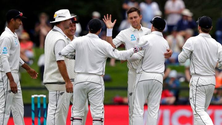 ક્રાઇસ્ટચર્ચઃ શ્રીલંકા અને ન્યૂઝીલેન્ડની વચ્ચે ક્રાઇસ્ટચર્ચમાં બીજી ટેસ્ટ મેચ રમાઇ રહી છે. મેચના બીજા દિવસે ટ્રેન્ટ બોલ્ટની ઘાતક બૉલિંગની સામે શ્રીલંકાની આખી ટીમ 104 રનના સ્કૉરે ઢેર થઇ ગઇ છે. 