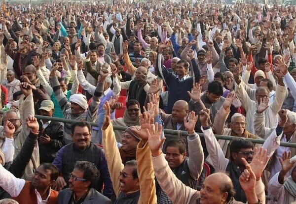 રામ મંદિર પર પાટીદાર આંદોલનના નેતા હાર્દિકે કહ્યું હતું કે, રામ મંદિર નિર્માણ માટે સુપ્રીમ કોર્ટના નિર્ણયની રાહ જોવી જોઈએ કારણ કે સુપ્રીમ કોર્ટથી મોટો દેશ નથી.