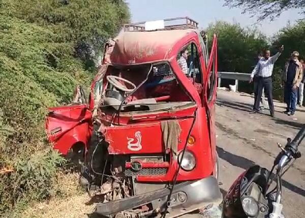 રવિવારે ભાવનગરમાં વિદ્યાર્થી ભરેલા ટેમ્પાને અકસ્માત સર્જાયો હતો. અકસ્માતના કારણે 7થી 8 વિદ્યાર્થીઓને નાની મોટી ઈજાઓ પહોંચી છે. જ્યારે 5 જેટલા વિદ્યાર્થીઓને ગંભીર ઈજા થતાં ભાવનગર સરટી હોસ્પિટલ ખસેડવામાં આવ્યા હતા.