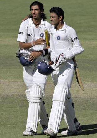 ટેસ્ટ ક્રિકેટમાં ભારત તરફથી સૌથી વધારે વિકેટ લેવામાં અનિલ કુંબલે ટોચ પર છે. કુંબલેએ 132 ટેસ્ટમાં 619 વિકેટ ઝડપી છે. બીજા નંબરે રહેલા દિગ્ગજ ઓલરાઉન્ડર કપિલ દેવે 131 ટેસ્ટમાં 434, ત્રીજા નંબરે રહેલા ઓફ સ્પિનર હરભજન સિંહે 103 ટેસ્ટમાં 417 વિકેટ, ચોથા નંબરે રહેલા રવિચંદ્રન અશ્વિને 65 ટેસ્ટમાં 342, પાંચમા નંબરે રહેલા ઝહીર ખાને 92 ટેસ્ટમાં 311 વિકેટ ખેરવી છે.