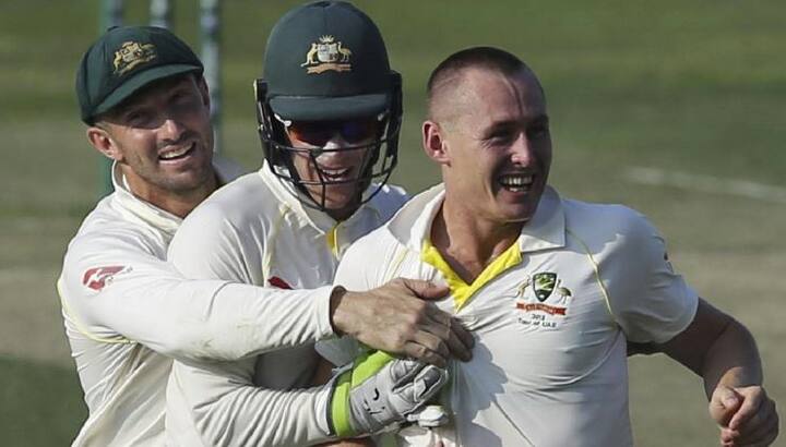 સિડનીઃ ઓસ્ટ્રેલિયાએ ગુરુવાર 3 જાન્યુઆરી, 2019થી સિડનીમાં શરૂ થઈ રહેલી ચોથી અને અંતિમ ટેસ્ટ માટે ટીમમાં લેગ સ્પિનર ઓલરાઉન્ડર માર્નસ લાબુશાંગેને ટીમમાં સામેલ કર્યો છે. બીજી ટેસ્ટ જીત્યા બાદ ઓસ્ટ્રેલિયાએ ત્રીજી અને ચોથી ટેસ્ટ માટે ટીમની જાહેરાત કરી હતી. પરંતુ હવે સિડનીમાં રમાનારી અંતિમ મેચમાં શ્રેણી હારથી બચવા યજમાન ટીમે દક્ષિણ આફ્રિકામાં જન્મેલા લાબુશાંગેને ટીમમાં સ્થાન આપ્યું છે.