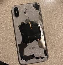 ખિસ્સામાં મુકેલા દોઢ લાખના iPhoneમાં થયો બ્લાસ્ટ, તસવીરોમાં જુઓ iPhoneના કેવા થયા હાલ