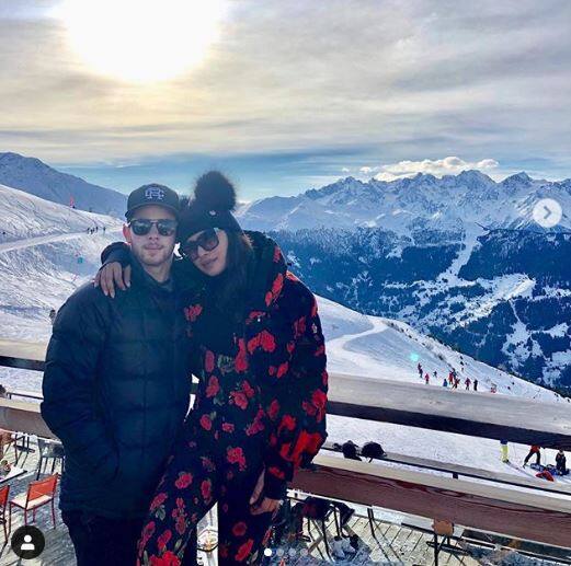 પ્રિયંકા અને નિકે પોતાના સોશિયલ મીડિયા એકાઉન્ટ પર તસવીરો શેર કરી છે. પ્રિયંકા-નિકની હનિમૂન તસવીરો સોશિયલ મીડિયા પર વાયરલ થઈ રહી છે.