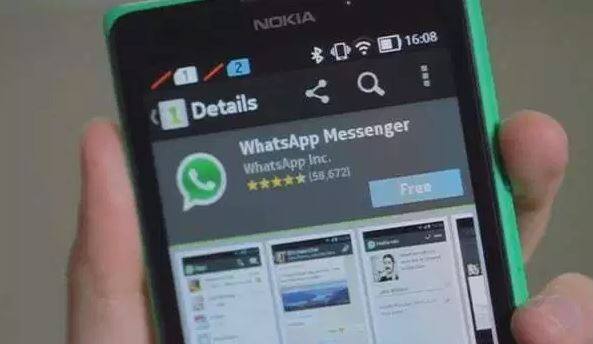 હવે કંપની Nokia S40 સીરિઝના મોબાઇલમાંથી વોટ્સએપ સપોર્ટ બંધ કરી રહી છે. આવતીકાલથી આ ફોનમાં વોટ્સએપ સપોર્ટ નહીં કરે. ભારતમાં નોકિયા S40 સ્માર્ટફોન ઘણા પોપ્યુલર હતા અને નોકિયાના જણાવ્યા મુજબ કંપનીએ ભારતમાં નોકિયા S40ના કરોડો સ્માર્ટફોન વેચ્યા હતા. પરંતુ એન્ડ્રોઈડના આગમન બાદ તેનું વેચાણ ઘટી ગયું હતું. હવે આ ઓપરેટિંગ સિસ્ટમના કોઇ મોબાઇલ ફોન નથી મળતા.