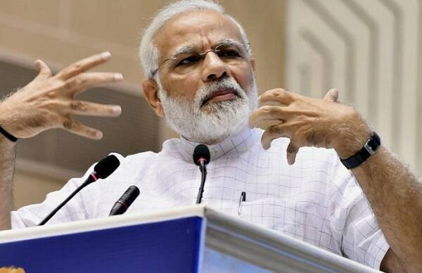 પીએમ મોદી પર તૈયાર થનારી ફિલ્મ હવે નવો વિવાદ ઉભો કરશે. જિગ્નેશ મેવાણીએ લોકસભા ચૂંટણી પહેલાં જ ફિલ્મ રીલિઝ કરી દેવાની ઈચ્છા વ્યક્ત કરી છે. સુત્રો પ્રમાણે, નોટબંધી, જીએસટી અને મોદી શાસનમાં થયેલા કૌભાંડ અને પછાતવર્ગ પર થતાં અત્યાચાર ફિલ્મમાં આવરી લેવાશે.