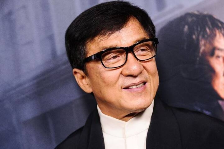 આ અંગે આઈરીબનાં ટીવી પ્રેઝન્ટરે એવી મજાક કરી હતી કે, આઈરીબ ટીવી પર એવું લખાયું હોત કે જેકી ચાન જેની સાથે સેક્સ માણે છે એ પ્રોસ્ટિટ્યુટ બનતી એક્ટ્રેસને પરણેલો છે તો વિવાદ ના થયો હોત. ગયા સપ્તાહે ઈરાનમાં હાથમાં હાથ નાંખીને ફરતાં કપલ બતાવાયાં ત્યારે તે પતિ-પત્નિ છે તેવી કેપ્શન લખાઈ હતી.