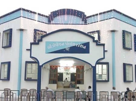 આ ગોરખધંધાની વીડિયો ક્લિપ ઉતારતો હતો અને ત્યાર બાદ આ યુવતીઓને ધમકાવી વારંવાર તેમની સાથે કામવાસનો સંતોષતો હતો. આ શૈલા બાપુની અંતરંગ પળોની વીડિયો ક્લિપ સોશિયલ મીડિયામાં વાયરલ થઈ હતી. ત્યાર બાદ પોલીસે આ લંપટ શૈલેષ નાયકાને ઝડપી લીધો હતો. જેના પોલીસે 4 દિવસના રિમાન્ડ મેળવ્યા હતા.