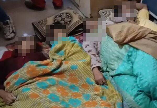 દીપકભાઈ સાકરિયા, આરતીબેન સાકરિયા, કુમકુમ, હેંમત અને જયાબેને ઝેરી દવા પીને આપઘાત કરી લીધો છે.