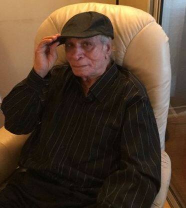 કાદર ખાનના અવસાન પર અમિતાભ બચ્ચને ટ્વિટ કરીને લખ્યું કે, કાદર ખાનનું અવસાન થયું. દુઃખદ અને નિરાશાજનક સમાચાર. મારી પ્રાર્થના અને સંવેદના.એક ઉત્તમ સ્ટેજ આર્ટિસ્ટ અને ફિલ્મોનું સંપૂર્ણ હુનર. મારી મોટાભાગની સફળ ફિલ્મોના શાનદાર લેખક, આનંદી સાથી અને મેથેમેટિસિયન.