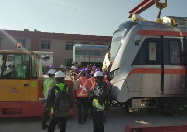 વડાપ્રધાનના હસ્તે ટ્રાયલ રનના પ્રારંભ બાદ માર્ચ 2019 સુધીમાં મેટ્રો ટ્રેન મુસાફરોની સેવા માટે ખુલ્લી મુકવામાં આવશે. પ્રથમ તબક્કામાં વસ્ત્રાલથી એપરલ પાર્ક છ સ્ટેશનો, વસ્ત્રાલ ગામ, નિરાંત ક્રોસ રોડ, વસ્ત્રાલ, રબારી કોલોની, અમરાઈવાડી અને એપરલ પાર્કને આવરી લેવામાં આવશે.