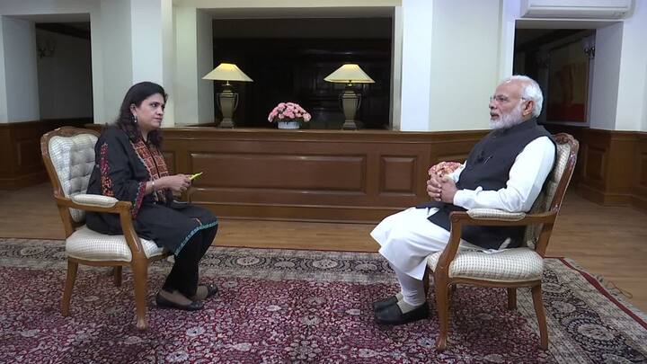 નવી દિલ્હીઃ પ્રધાનમંત્રી નરેંદ્ર મોદીએ નવા વર્ષનો પહેલો ઇન્ટરવ્યૂ આપતાં અનેક મુદ્દે વાત કરી હતી. જેમાં સર્જિકલ સ્ટ્રાઈકની પણ વાત કરવામાં આવી હતી. પીએમ મોદીએ કહ્યું, સર્જિકલ સ્ટ્રાઈકમાં ખતરો હતો, પરંતુ તેને આ ઓપરેશનની સફળતા કે નિષ્ફળતાની ચિંતા કરતા વધુ ચિંતા જવાનોની સુરક્ષાને લઈને હતી.