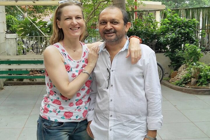 સુજૈન બર્નર્ટે વર્ષ 2009માં ભારતીય અભિનેતા અખિલ મિશ્રા સાથે લગ્ન કરી લીધા. અખિલ મિશ્રા '3 ઈડિયટ્સ' ફિલ્મમાં લાયબ્રેરિયનનો રોલ નિભાવતા જોવા મળ્યા હતા. અખિલ સાથે સુજૈન બર્નર્ટની મુલાકાત દૂરદર્શનની એક ધારાવાહિક દરમ્યાન થઈ હતી.