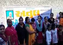 દહેગામ: આ સોસાયટીના લોકોએ બોર્ડ પર જ નરેન્દ્ર મોદીનો ફોટો લગાવી દીધો, જાણો કારણ