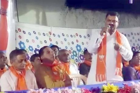 બોઘરાએ વિવાદ ના થાય એટલે એવી સ્પષ્ટતા કરી કે, સંપર્ક કરતા તેમણે કહ્યું હતું કે, મારી કોઇ નારાજગી નથી. મંત્રી કુંવરજી બાવળિયા સાથે મારે સોમવારે જ વાત થઇ હતી પણ સ્થાનિક કક્ષાએ કોઇને આમંત્રણ હતું નહીં એટલે મને પણ આમંત્રણ નહોતું અપાયું. 
