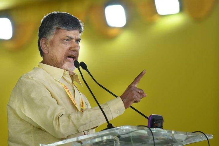AP Tdp criticizes ysrcp govt on new districts alleged it is a diversion game TDP On New Districts: రాజకీయ ప్రయోజనం కోసం రాత్రికి రాత్రి కొత్త జిల్లాలు... సమస్యలకు సమాధానం చెప్పలేక డైవ‌ర్షన్ గేమ్... టీడీపీ ఆరోపణలు