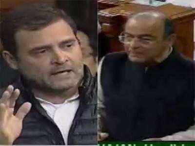 રાહુલ ગાંધીએ મોદી સરકાર પર નિશાન સાધતા કહ્યું કે, આ સરકારે 126 વિમાનોની ડીલ બદલી દીધી અને 126 વિમાનોથી ઘટાડીને 36 કરી દીધી. ઉપરાંત ગોવાના મંત્રીની કથિત ઓડિયો ટેપ પર સંસદમાં ચલાવવાની માંગ કરી હતી, જેને લઇને કોંગ્રેસે મનોહર પરિકર અને પીએમ નરેન્દ્ર મોદી પર નિશાન સાધ્યુ હતું. આના પર અરુણ જેટલીએ પણ વિરોધ નોંધાવ્યો હતો. 