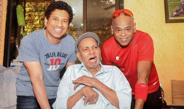 તેંડુલકરને સ્કૂલના સમયથી લઈને ક્રિકેટના ભગવાન બનાવવા સુધી આચરેકરનું મોટું યોગદાન રહ્યું છે. સચિને શરુઆતના દિવસોમાં આચરેકર પાસેથી ક્રિકેટ શીખ્યો અને તેની સાથે સાથે પૂર્વ ક્રિકેટર વિનોદ કાંબલી પણ ટ્રેનિંગ લેતા હતા. આચરેકરને દ્રોણાચાર્ય એવોર્ડ અને પદ્મશ્રીથી પણ સન્માનિત કરવામાં આવ્યા છે.    