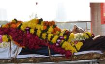 સચિને કોચ આચરેકરની અર્થીને આપી કાંધ, થયો ભાવુક, જુઓ તસવીરો