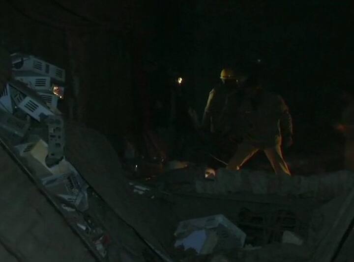 પોલીસ અનુસાર, બ્લાસ્ટ થયો તે સ્થળ પંખા બનાવતી ફેક્ટરી છે. હજુ સુધી આઠ લોકોને બિલ્ડીંગમાંથી રેસ્કયૂ કરી બહાર કઢાયા છે. આ ઇમારત બે માળની છે.