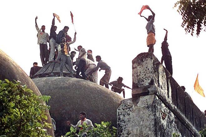 સુપ્રીમ કોર્ટે ગયા વર્ષે 29 ઓક્ટોબરે કહ્યું હતું કે આ મામલો જાન્યુઆરીના પ્રથમ અઠવાડિયે ઉચિત પીઠ સમક્ષ આવશે, જે આની સુનાવણીનો કાર્યક્રમ નિર્ધારિત કરશે. બાદમાં અખિલ ભારતીય હિન્દુ સભાએ બીજી એક અરજી દાખલ કરી સુનાવણી વહેલી તકે કરવા આગ્રહ કર્યો હતો, પણ સુપ્રીમ કોર્ટે આમ કરવાનો ઇનકાર કરી દીધો હતો. સુપ્રીમ કોર્ટે કહ્યું હતું કે 29 ઓક્ટોબરે જ આ મામલે સુનાવણી વિશે આદેશ પસાર કરી દેવામાં આવી ચૂક્યો છે. 