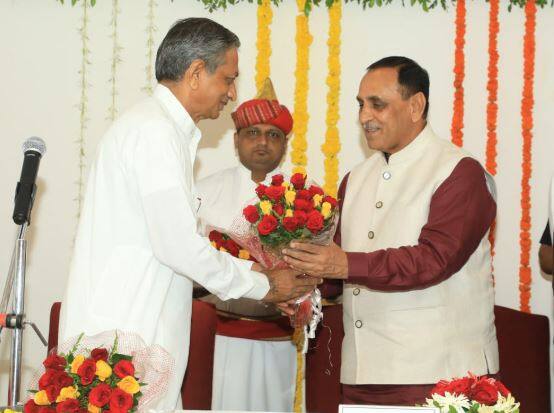 ગુજરાતના દરિયા કાંઠા વિસ્તારમાં કોળી સમાજનું પ્રભુત્વ છે. ગુજરાતમાં કોળી સમાજના મત મળે તો લોકસભાની 10 બેઠકો પર જીત નિશ્ચિત મનાય છે. 31 ડિસેમ્બરના પીએમ મોદી સાથે કુંવરજી બાવળીયાએ મુલાકાત કરી હતી. પીએમ મોદીએ પોતાના ટ્વિટર એકાઉન્ટ પર કુંવરજી બાવળીયા સાથેની તસવીર શેર કરી હતી. 