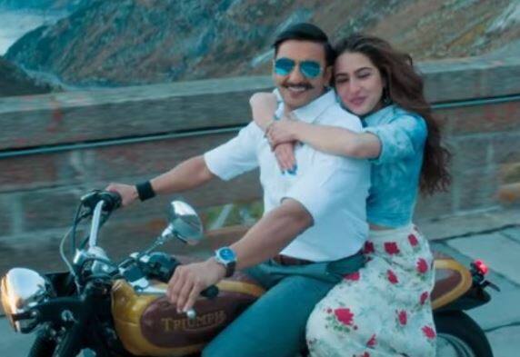 સિમ્બામાં પોલીસ કોપની ભૂમિકામાં નજર પડેલા રણવીર સિંહે પણ એક દિલસ્પર્શ રેકોર્ડ પોતાના નામે કર્યો છે. સિમ્બા તેમની ચોથી ફિલ્મ છે જેણે બોક્સ ઓફિસ પર 100 કરોડથી વધારેની કમાણી કરી છે. રેકોર્ડ બુકમાં 2018માં રિલીઝ થયેલી રણવીરની પદ્માવત પણ સામેલ છે.