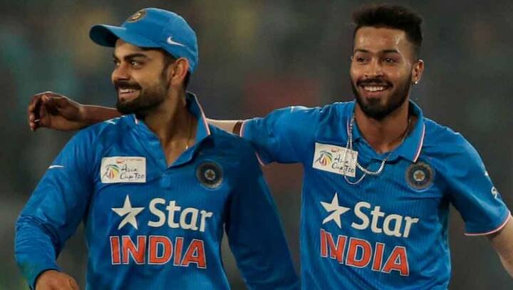 કરણે જ્યારે પંડ્યાને પૂછ્યું કે, કોની પાસેથી ફિટનેસને લઈ સલાહ લે છે ? તેનો જવાબ આપતાં જણાવ્યું કે વિરાટ પાસેથી. જ્યારે તેને પ્રેંકસ્ટાર અંગે પૂછવામાં આવ્યું ત્યારે પણ વિરાટનું નામ લીધું હતું. 