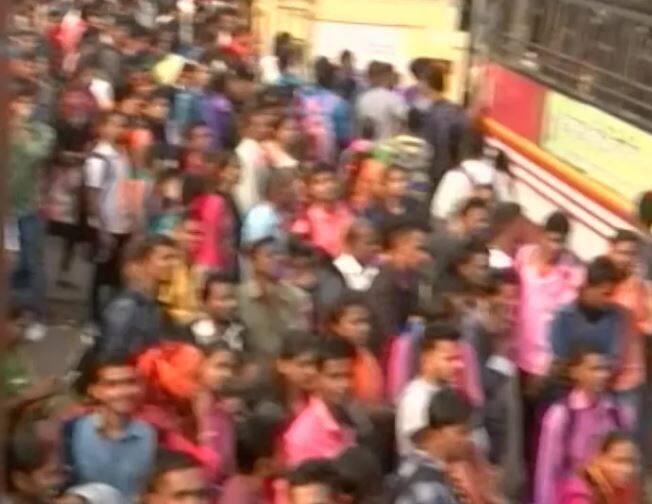 લોક રક્ષકનું પેપર લીક થયા બાદ ફરી પરીક્ષા આપવા માટે રાજ્ય સરકારે બસની સુવિધા પૂરી પાડી હતી. જેમાં ઉમેદવારો હોલ ટિકિટ બતાવી એસટી બસમાં મુસાફરી કરી હતી. જેને લઇને એસટી વિભાગે ઉમેદવારોને એડવાન્સ બૂકિંગ કરવા માટે ખાસ અનુરોધ કર્યો હતો. 