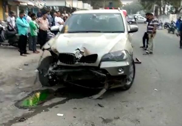 અકસ્માતમાં કારની સાથે બાઈકનો પણ ખુરદો બોલી ગયો હતો. આ બનાવ અંગે ઈજાગ્રસ્તના ભાઈ મિલન રાજેશભાઈ કૈવયાએ ફરિયાદ નોંધાવતાં પોલીસે રાતે આરોપી રેહાનઉદ્દીન નિઝામુદ્દીન સૈયદની ધરપકડ કરી હતી.