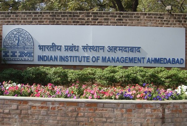 Corona cases are on the rise at IIM Ahmedabad, with 16 more people reporting positive અમદાવાદની IIMમાં કોરોનાનો રાફડો ફાટ્યો, વધુ 16 લોકોનો કોરના રિપોર્ટ પોઝિટિવ આવ્યો